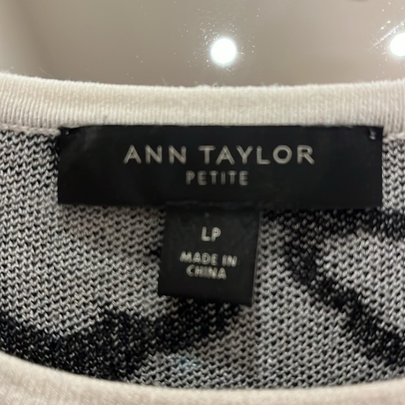 NWOT Ann Taylor sweater with trumpet sleeves in blk/white motif- large petite - Picture 3 of 3